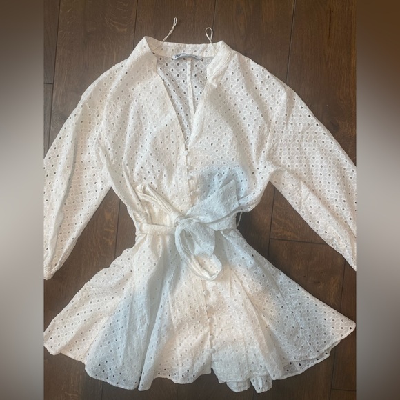 Zara White Eyelet Mini Dress with Long Sleeves - Picture 2 of 4